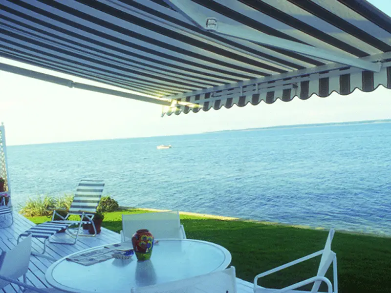 Sunbrella-Retractable-Awnings
